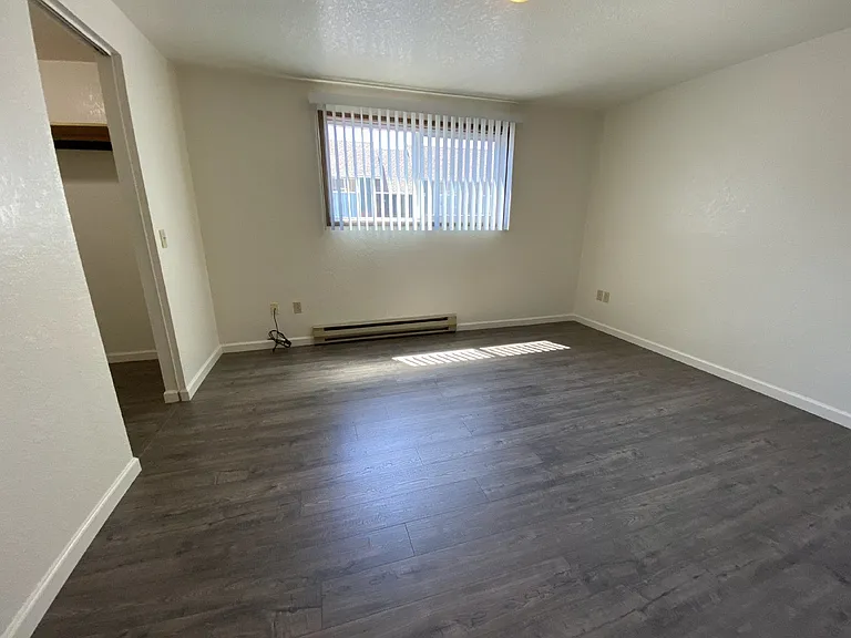 146 NE Atkinson Ct #22 — Photo 5