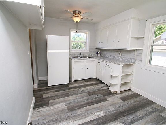 2nd image of 710 Cedarbrook Dr