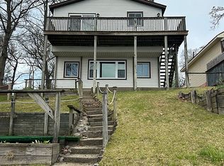 16321 Oak St, Decatur, MI 49045