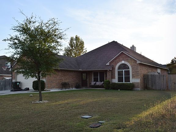 3rd image of 15817 Hill Ln