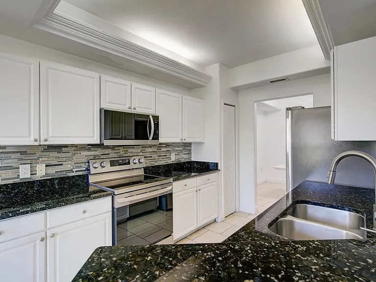1310 Henley St #1902 — Photo 12