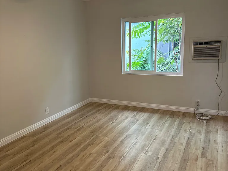 4531 Hazeltine Ave — Photo 4