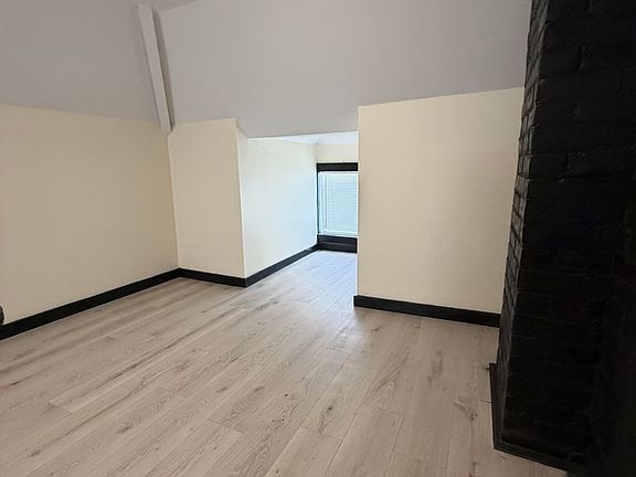 4th image of 1523 Hurlbut Ave