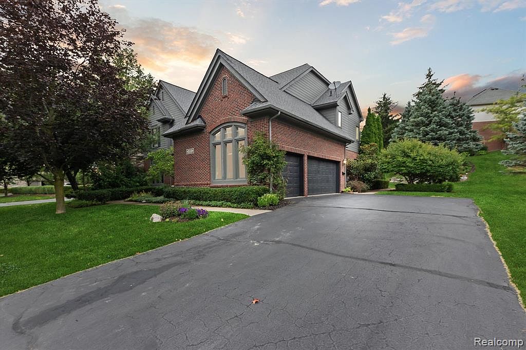4986 Highland Ct, Clarkston, MI 48348 Zillow