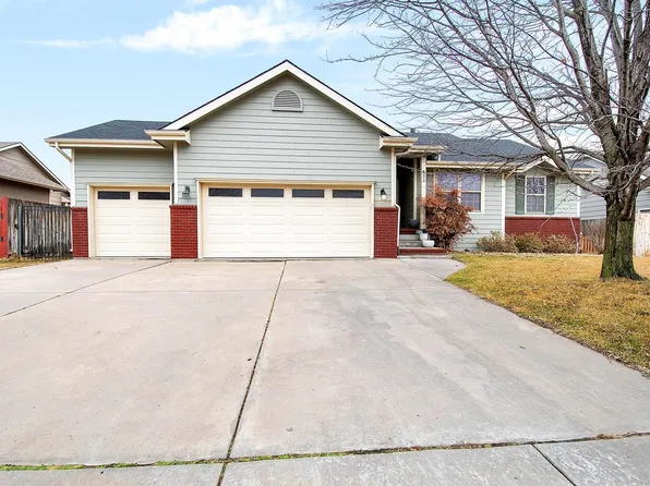 832 Carriage Rd, Maize, KS 67101