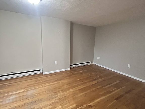 3rd image of 27 Division St