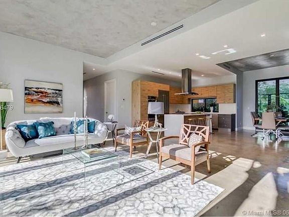 4th image of 1400 NE 6th Street