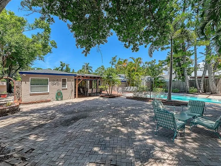 1127 S Osprey Ave — Photo 61