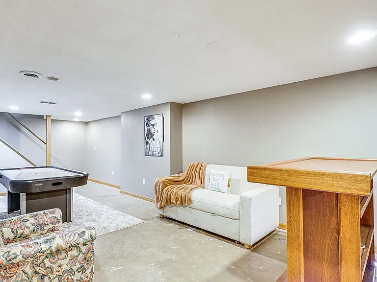 Building's Lounge