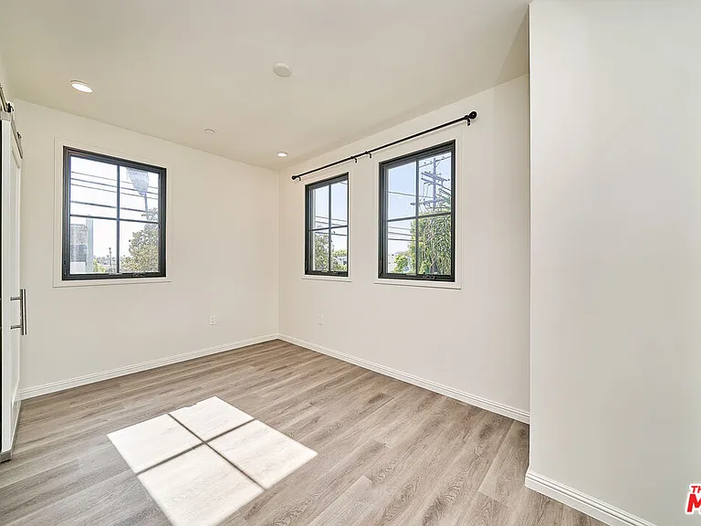 951 S Wilton Pl #204 — Photo 10