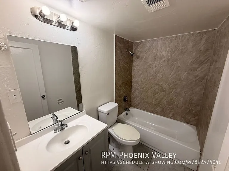 2524 W Jefferson St — Photo 8