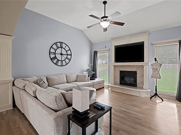 4th image of 1523 Honeysuckle Dr