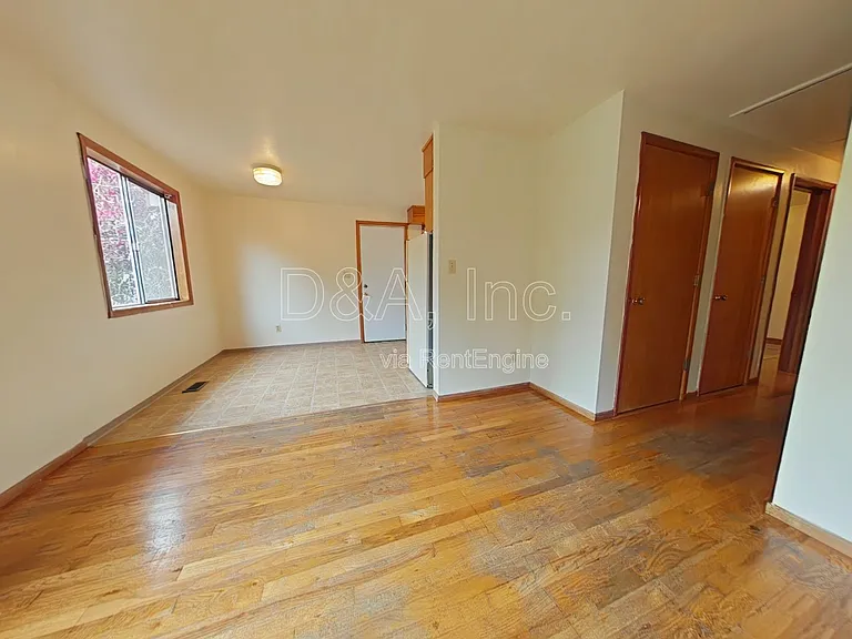702 NW 14th St — Photo 2