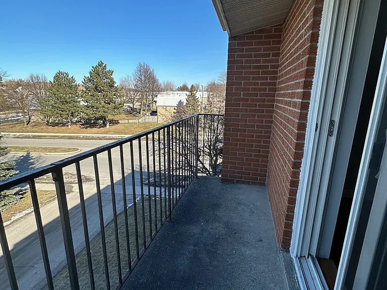 15 Mowat Blvd #14 — Photo 14