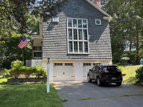 28 Great Pond Road, Simsbury, CT 06070