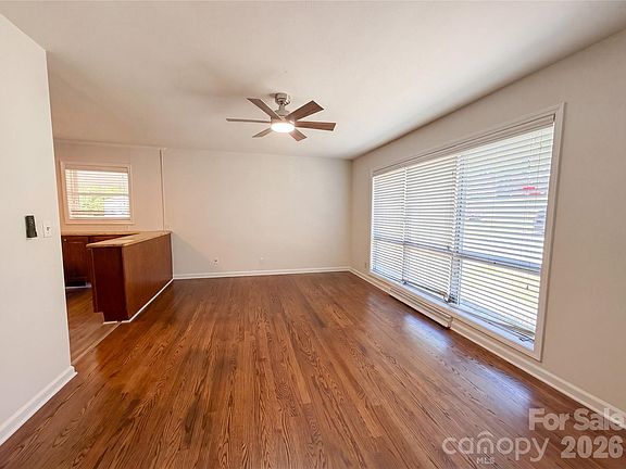 4th image of 2431 Lynn Dr