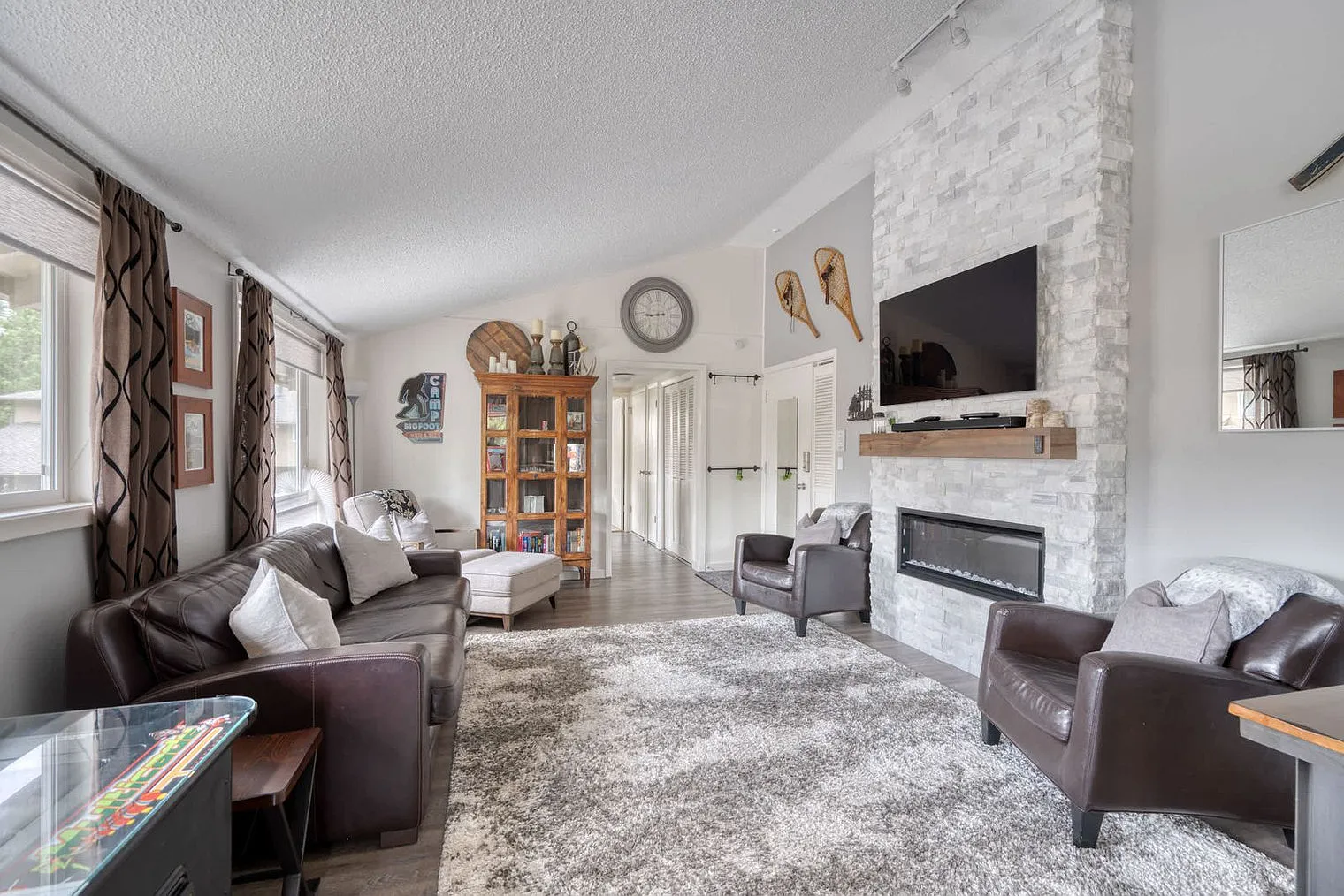 1 bed, 1.0 bath, 688 sqft, $3,304 — Photo 4