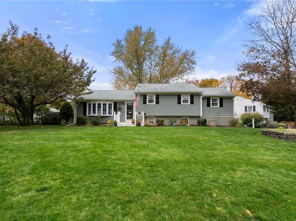 20 Birchwood Dr, North Kingstown, RI 02852