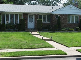 1674 Lee St, Valley Stream, NY 11580