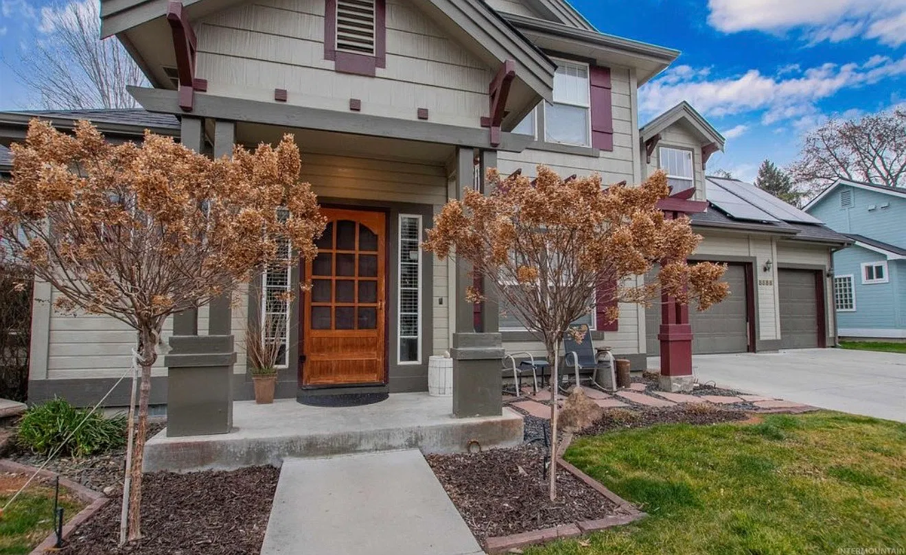 3 bed, 2.5 bath, 2164 sqft, $2,700 — Photo 2