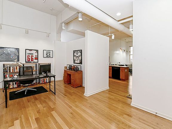 4th image of 400 Pike St Unit 903