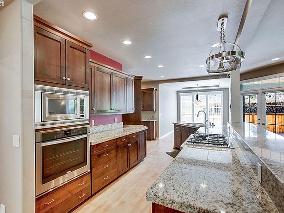 5th image of 3708 NE 131st St