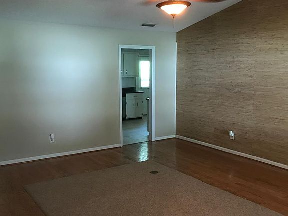 4th image of 2221 S Sherwood Dr