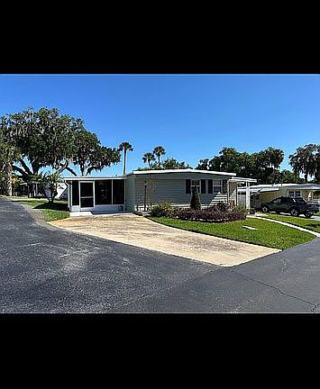 2nd image of 25 Harbor Oaks Dr