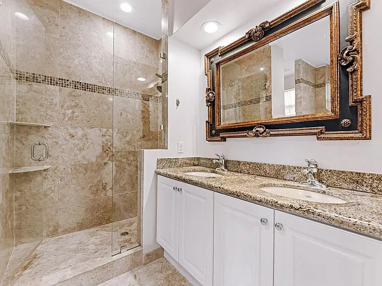 6884 Julia Gardens Dr #0 — Photo 23
