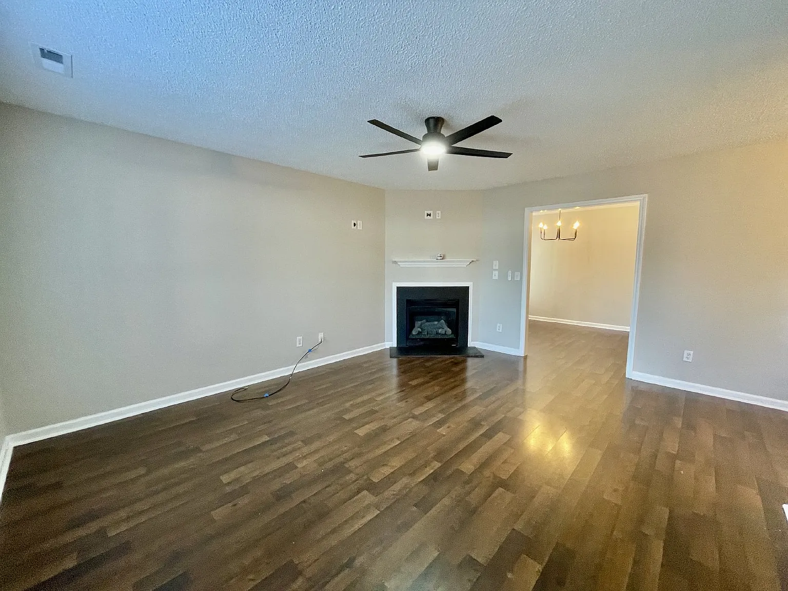 3 bed, 2.0 bath, 1308 sqft, $1,585 — Photo 4