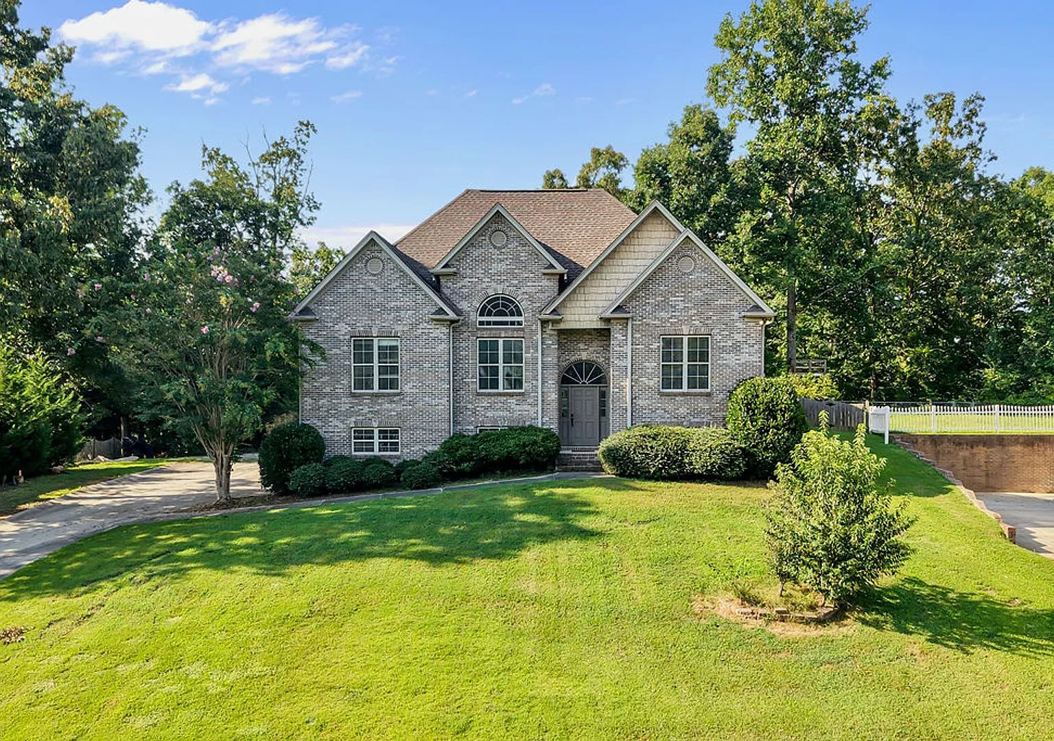Trussville: 4/3 on acre lot, private lot — Photo 1