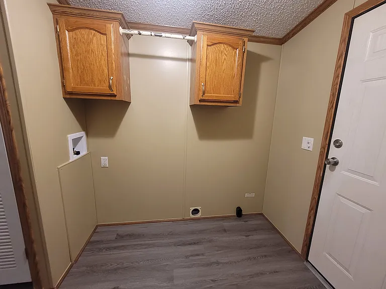 211 E 1st St #33 — Photo 16