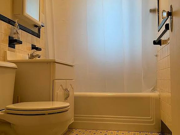 5th image of 65 Strathmore Rd APT 41