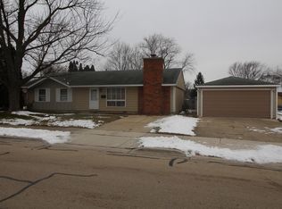 432 Berkshire Ave, Romeoville, IL 60446