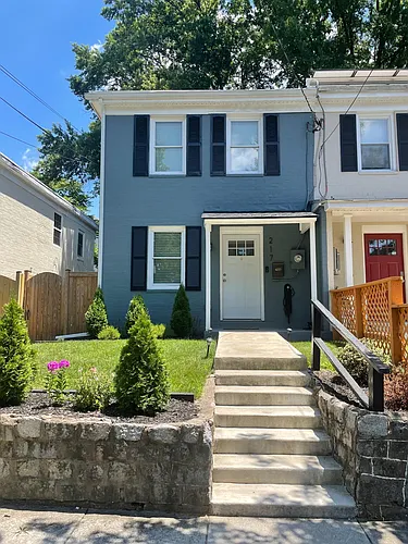 217 56th St NE Photo 1