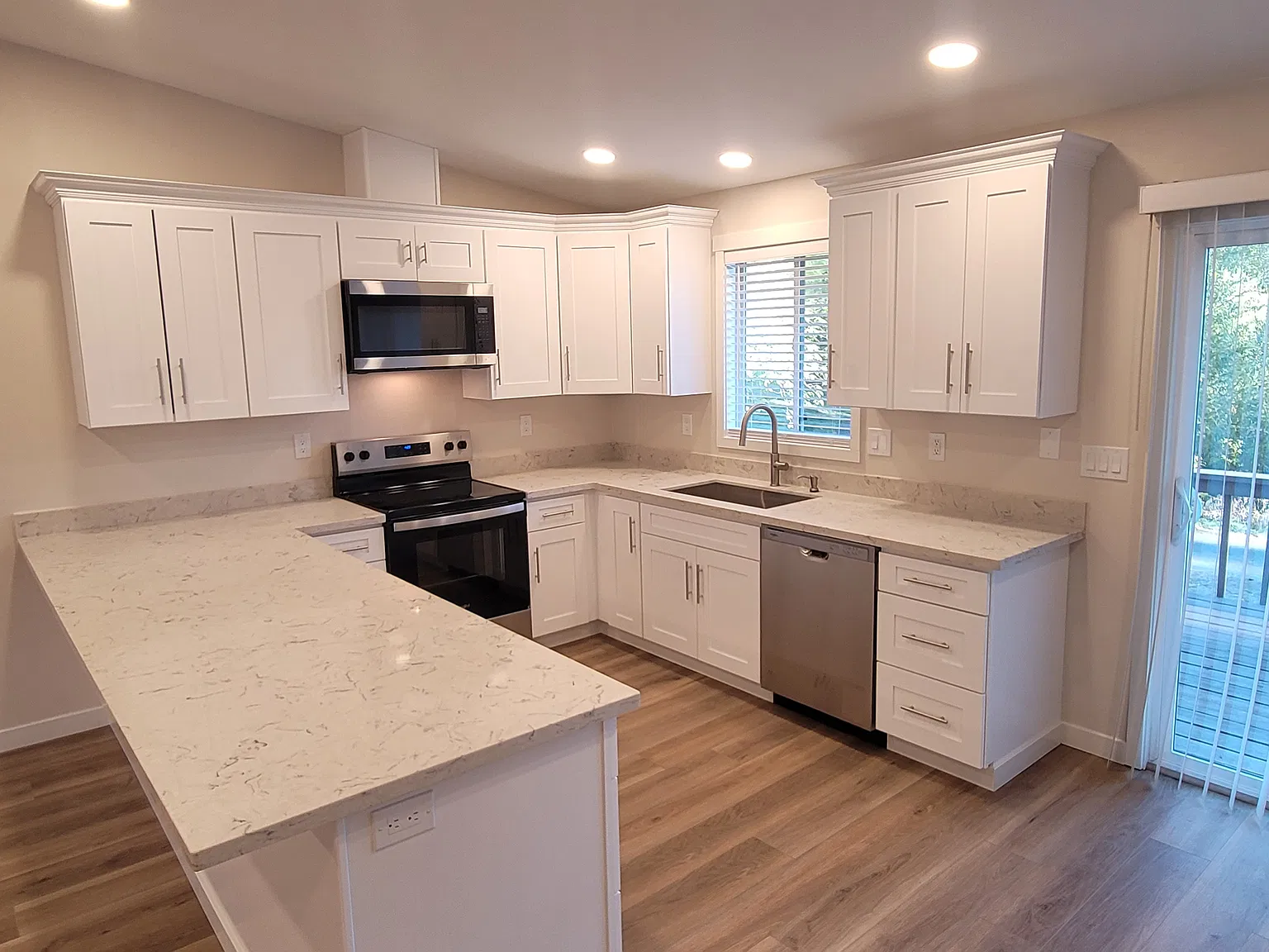 3 bed, 2.5 bath, 1420 sqft, $3,095 — Photo 3