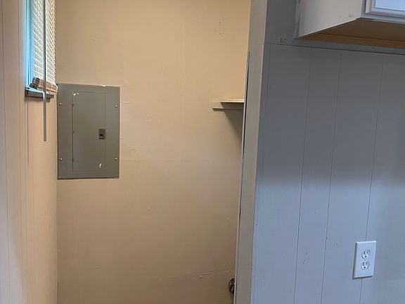 4th image of 5004 Hoover Ave