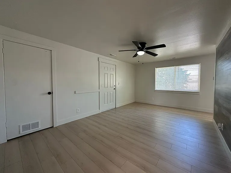 1801 W Parkway Blvd — Photo 14