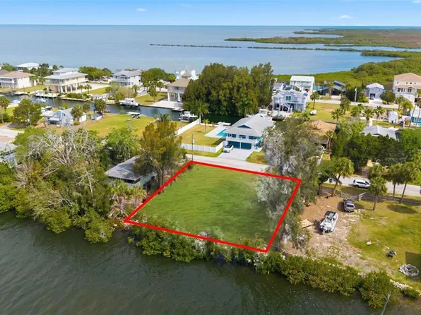 6646 Seaview Blvd, Hudson, FL 34667