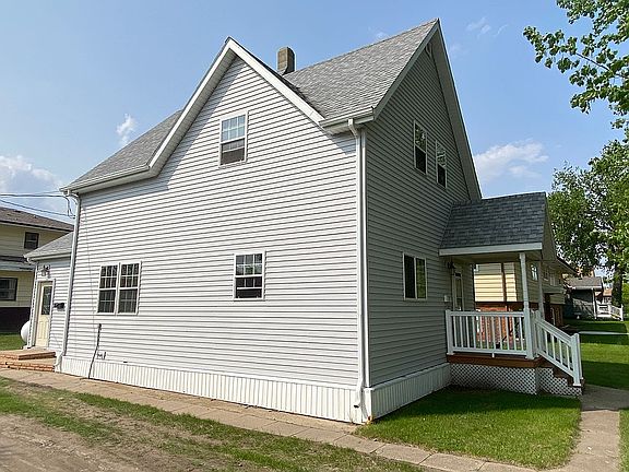 3rd image of 912 Cedar Ave