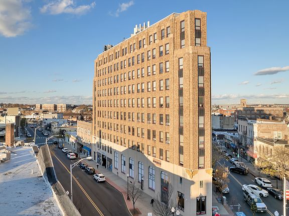 2nd image of 313 State St #906