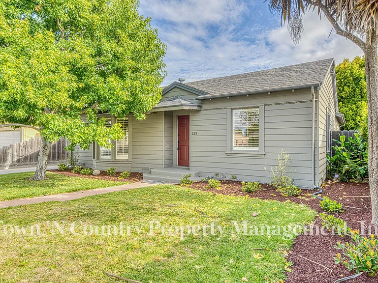 127 Katherine Ave — Photo 1