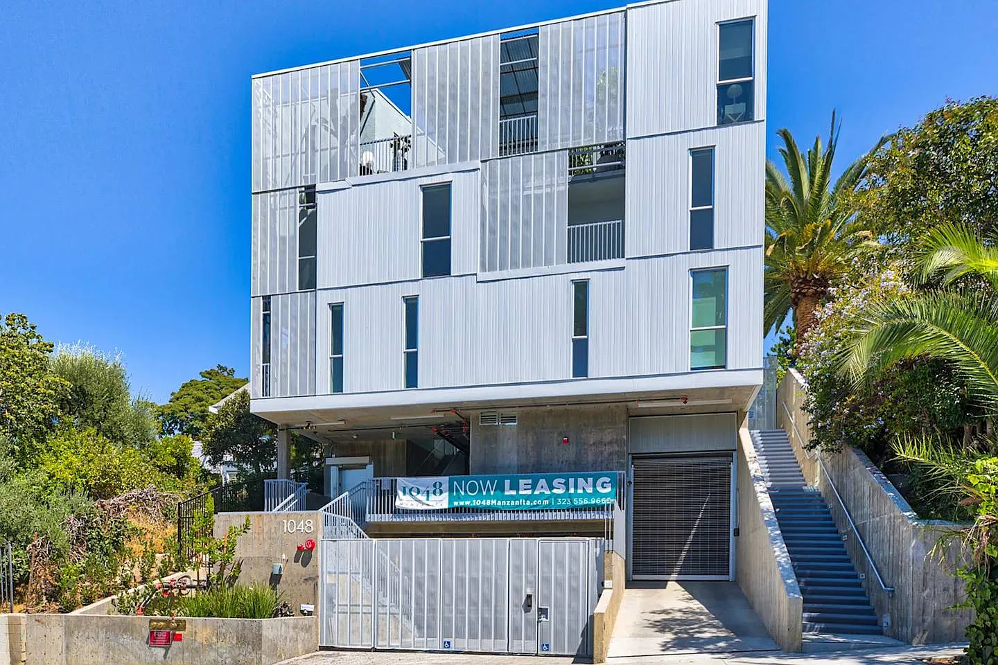 1048 Manzanita — Photo 3