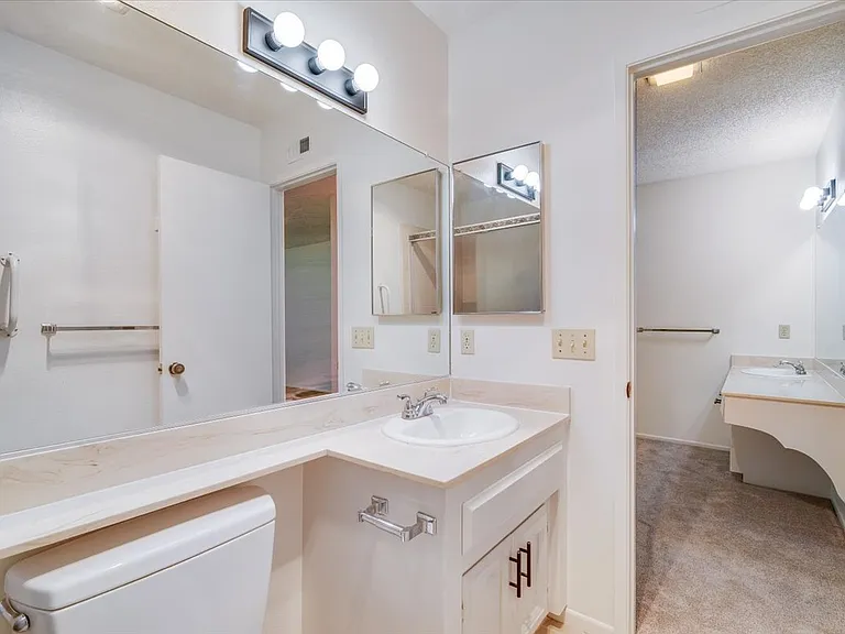 18 Stanford Cir — Photo 7
