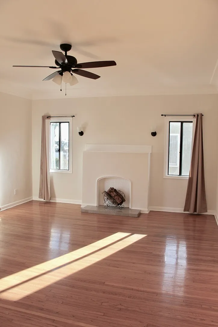 1239 S Hudson Ave — Photo 2