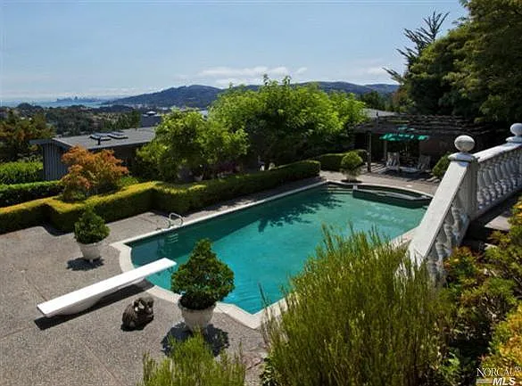 10 Escalon Dr photo 1