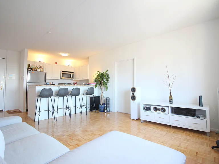 225 8th Ave #3B — Photo 1