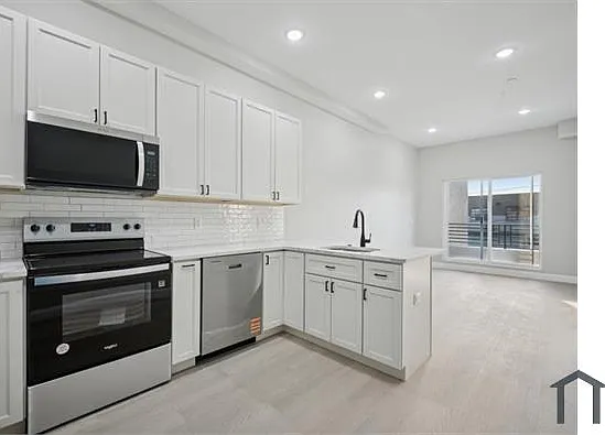 105 N 63rd St #5 — Photo 4