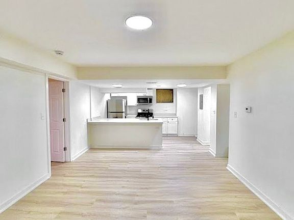 3rd image of 4415-25 W School St Basement 4425