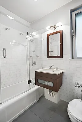 Bathroom, photo 1